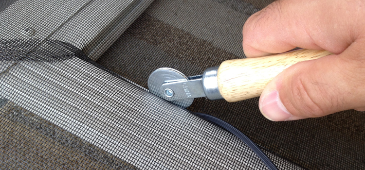 metal screen door repair in Willowbrook